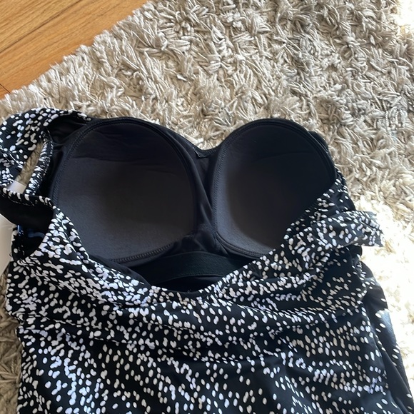 One piece NWT peplum front Swimsuits for All brand. built in cups.  size 14 - Picture 5 of 5